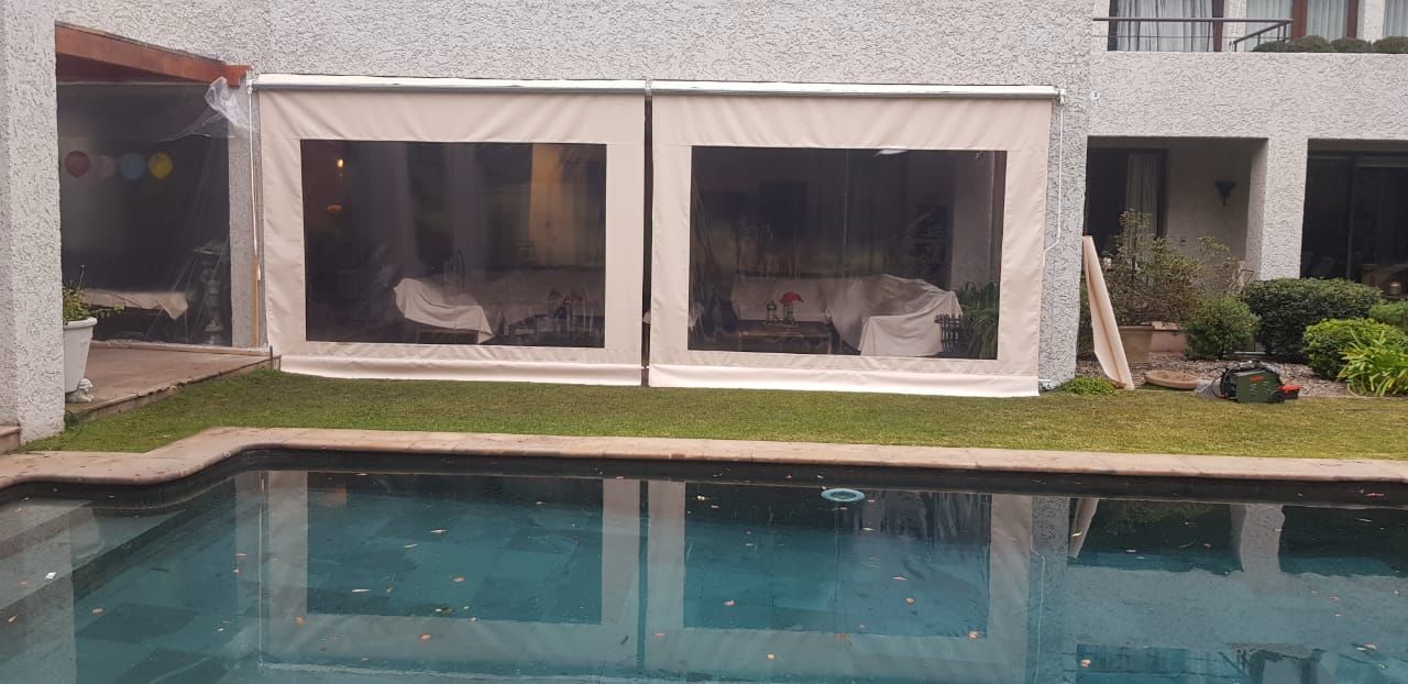 Cortina roller exterior instalada en Melipilla